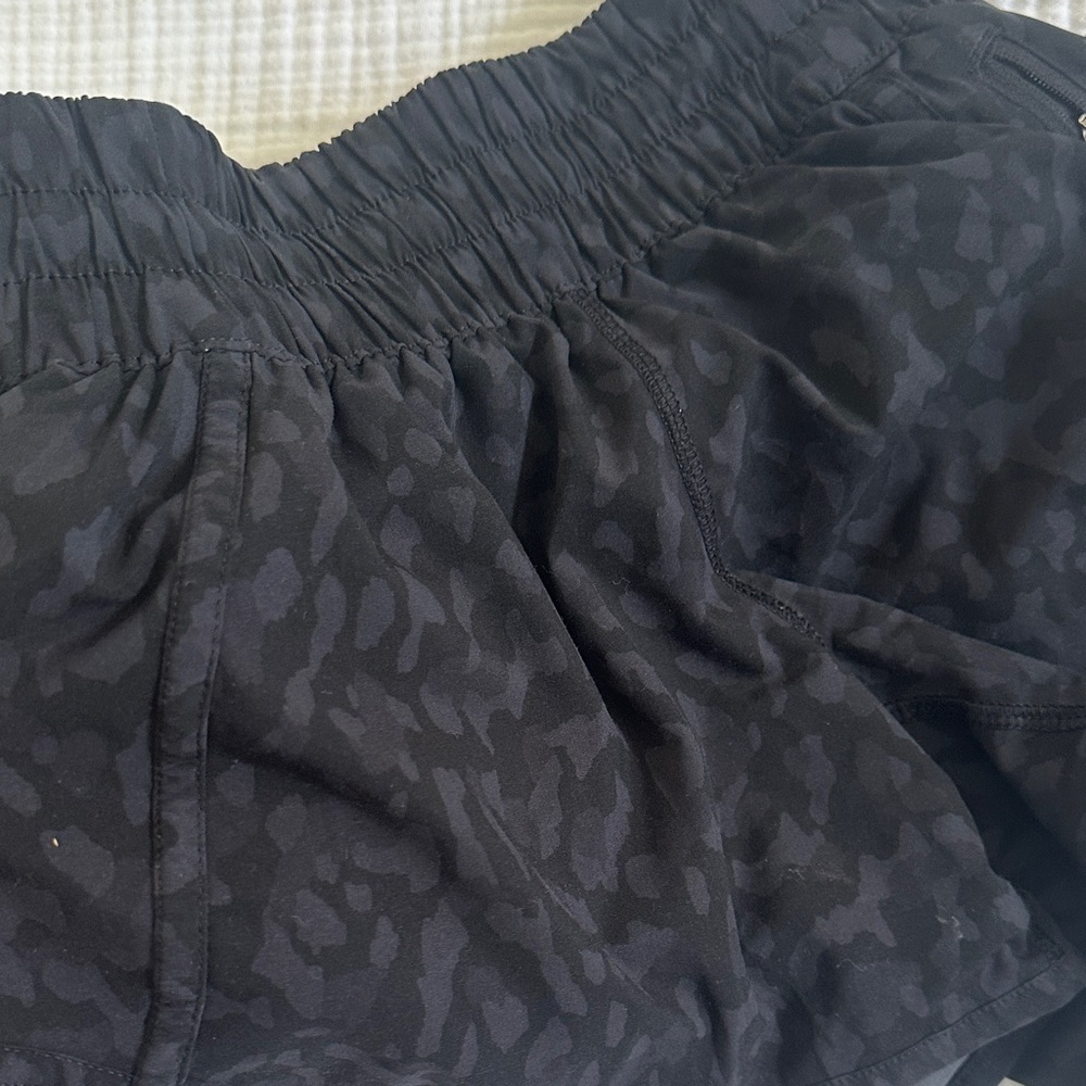 Lululemon Track That Mid-Rise Shorts - Picture 3 of 3